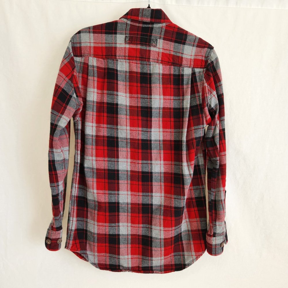 DULUTH Red Gray Plaid Free Swingin' Flannel Trim Fit Shirt Size S LIKE NEW! - Picture 2 of 16